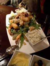 A Fritura Mixta (squid, prawns and asparagus)