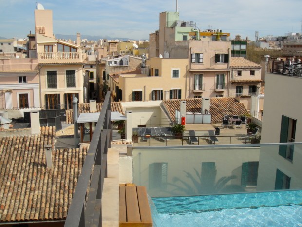 The pool of the hotel