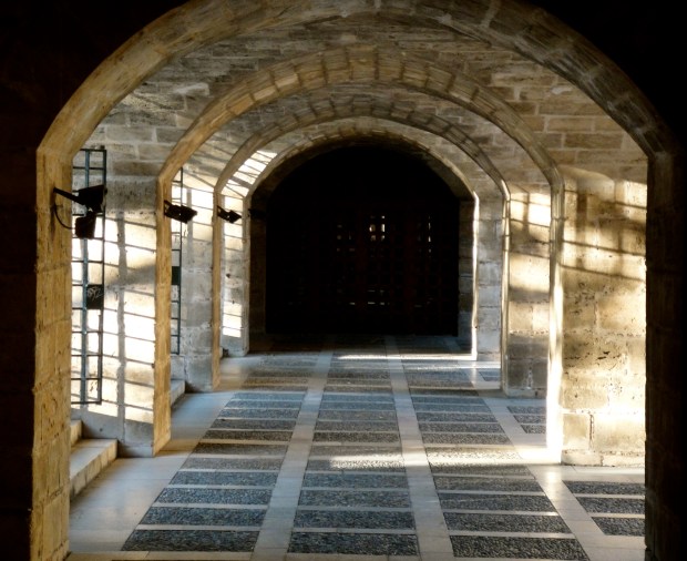 Moorish arch at the Almudaina